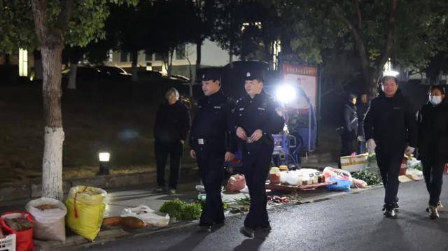 绩溪县长谈“县政府门前开夜市”：摆摊没门槛<strong></p>
<p>安信证券股份有限公司</strong>，开放已成常态