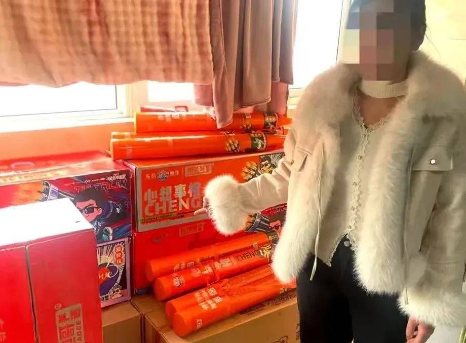 河南法制报：几十箱烟花爆竹被他搬进居民楼<strong></p>
<p>证券软件</strong>，行拘！