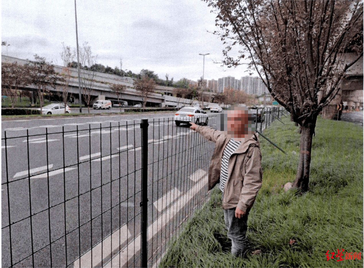 成都三环主路惊现小轿车跨过隔离带掉头<strong></p>
<p>证券考试</strong>，原来是司机酒驾走错路……