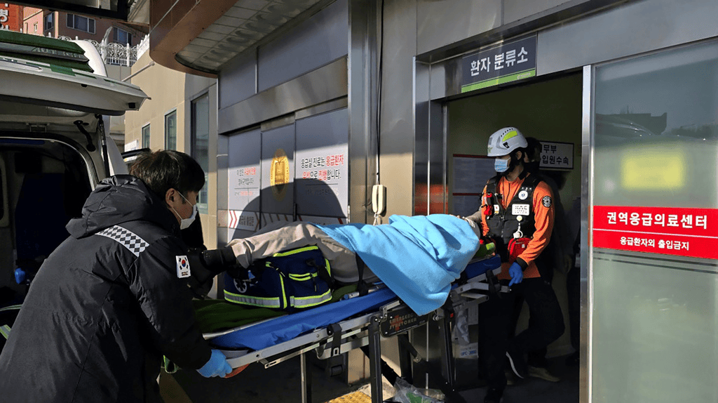 韩国空难两名幸存者：33岁空少恐全身瘫痪<strong></p>
<p>证券考试</strong>，空姐脚踝和头部受伤