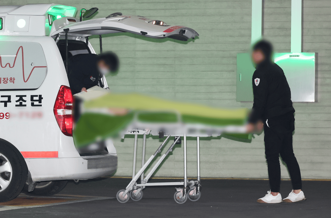 韩国空难两名幸存者：33岁空少恐全身瘫痪<strong></p>
<p>证券考试</strong>，空姐脚踝和头部受伤