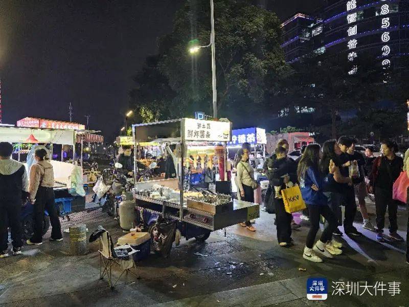 深圳一商圈50米40多个摊位<strong></p>
<p>第一证券</strong>，还摆上机动车道！街道办：清理整治劝导