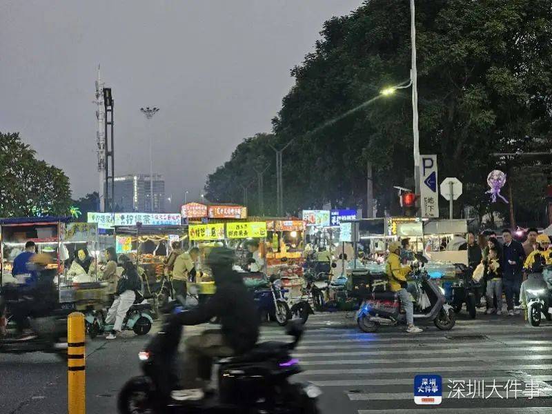 深圳一商圈50米40多个摊位<strong></p>
<p>第一证券</strong>，还摆上机动车道！街道办：清理整治劝导