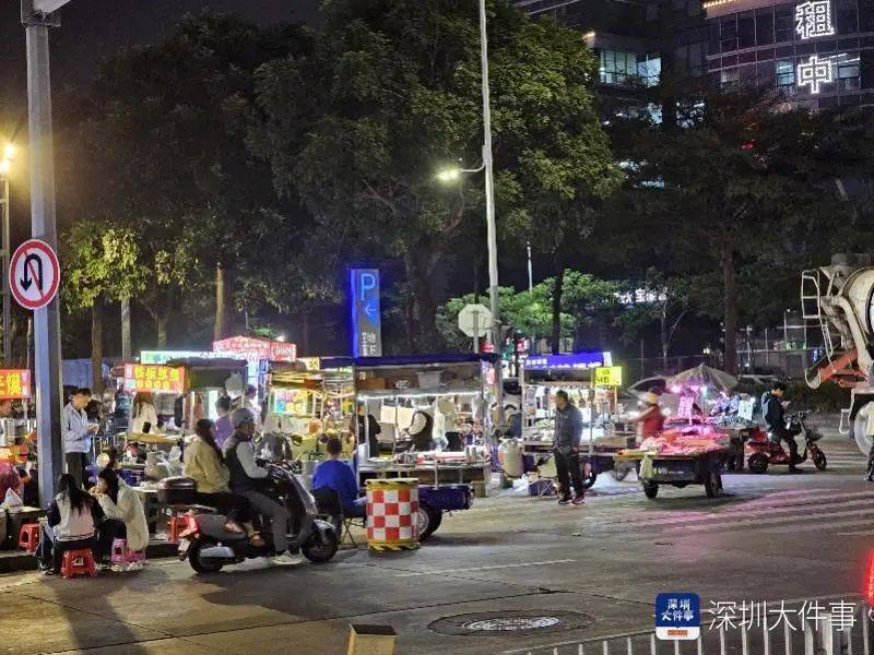 深圳一商圈50米40多个摊位<strong></p>
<p>第一证券</strong>，还摆上机动车道！街道办：清理整治劝导