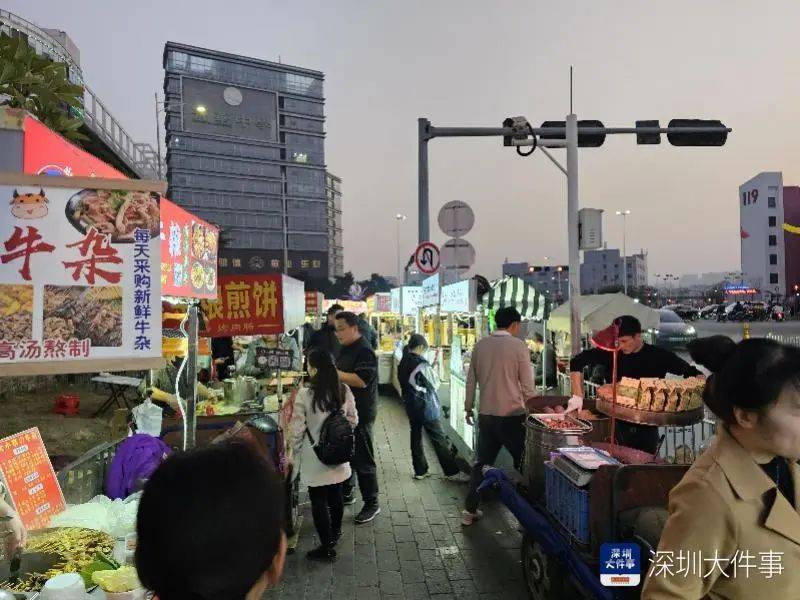 深圳一商圈50米40多个摊位<strong></p>
<p>第一证券</strong>，还摆上机动车道！街道办：清理整治劝导