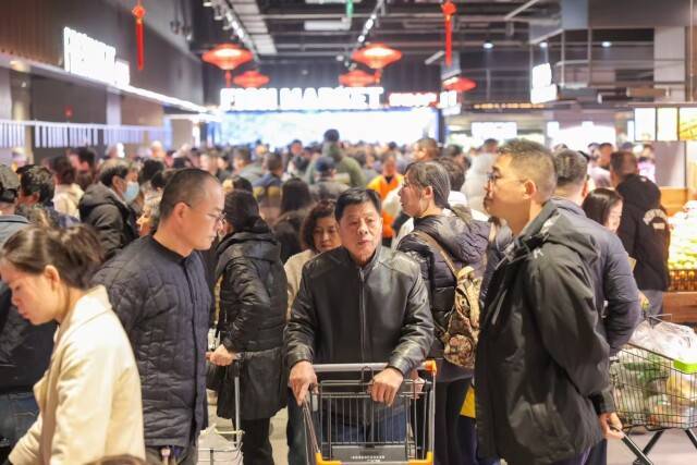 经胖东来“爆改”后<strong></p>
<p>第一证券</strong>，长沙金星路步步高超市升级亮相