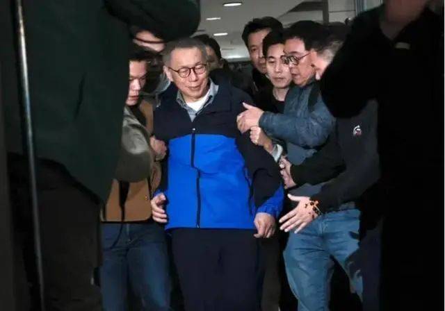 柯文哲再次“绝处逢生”后<strong></p>
<p>第一证券</strong>，岛内最新民调出炉，赖清德支持率惊人
