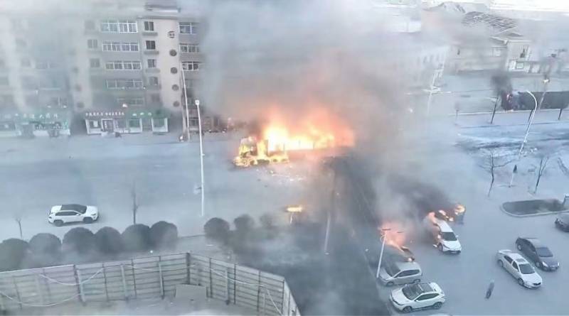 辽宁营口半挂车当街自燃并喷溅致伤亡<strong></p>
<p>证券交易手续费</strong>，原因正调查！画面曝光
