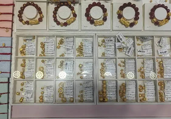 国人不爱金饰爱金条？实探节前金市：年轻人成消费主力<strong></p>
<p>海通证券招聘</strong>，多品牌“大克减”促销