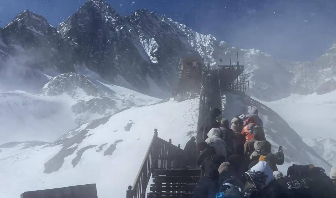 有游客被困玉龙雪山山顶<strong></p>
<p>国信证券金太阳</strong>？景区回应：现在是雪山风季 已实行限流