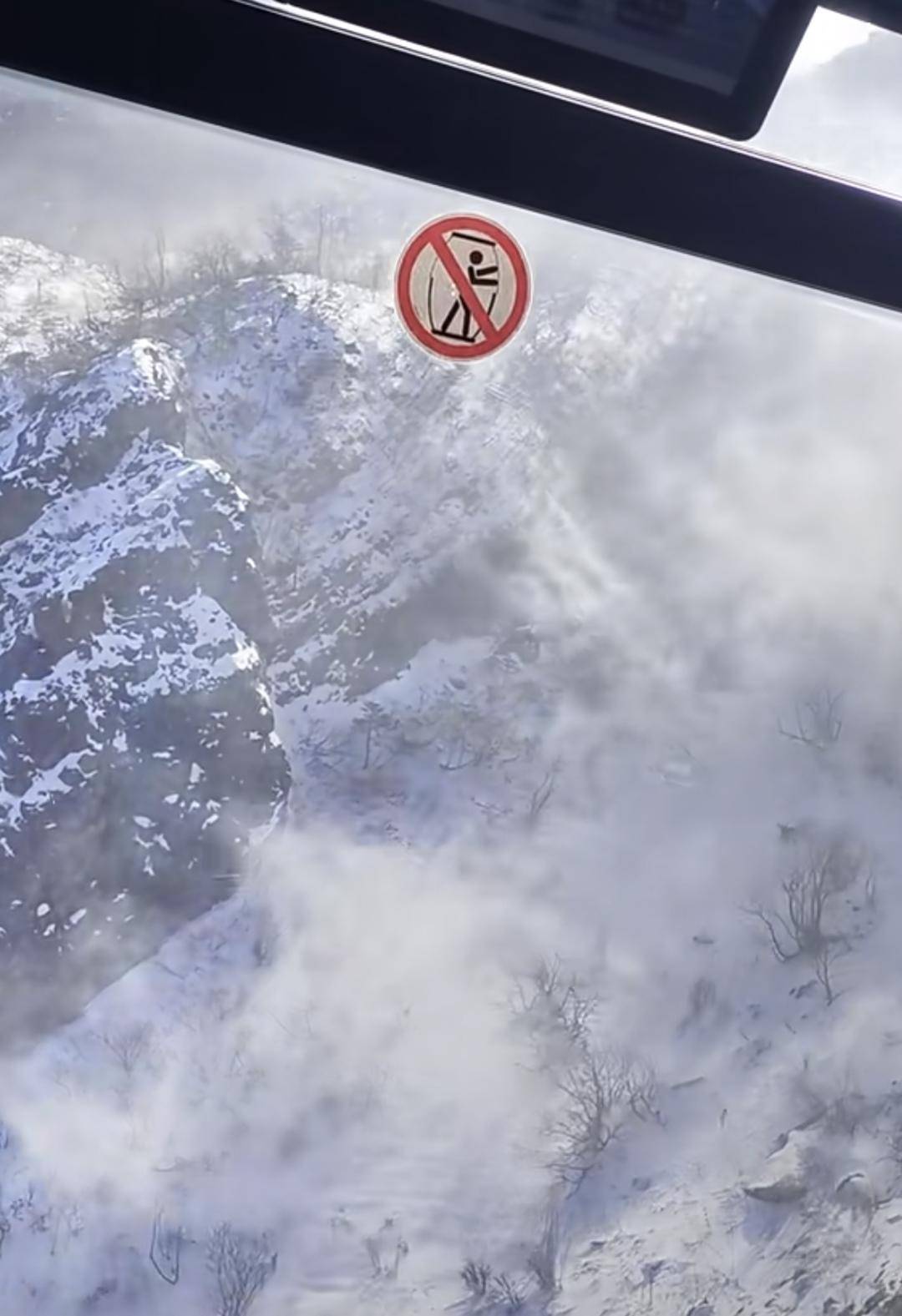 有游客被困玉龙雪山山顶<strong></p>
<p>国信证券金太阳</strong>？景区回应：现在是雪山风季 已实行限流