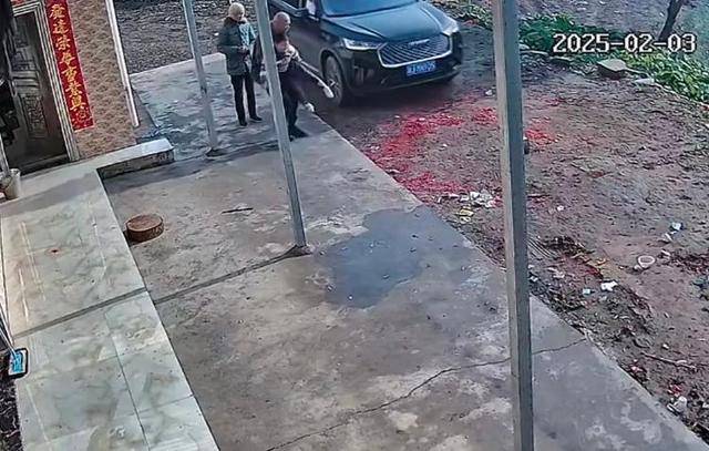 “原来年兽是我自己”<strong></p>
<p>国信证券金太阳</strong>，监控记录下中国人过年的聚散：像做了一场热闹的梦