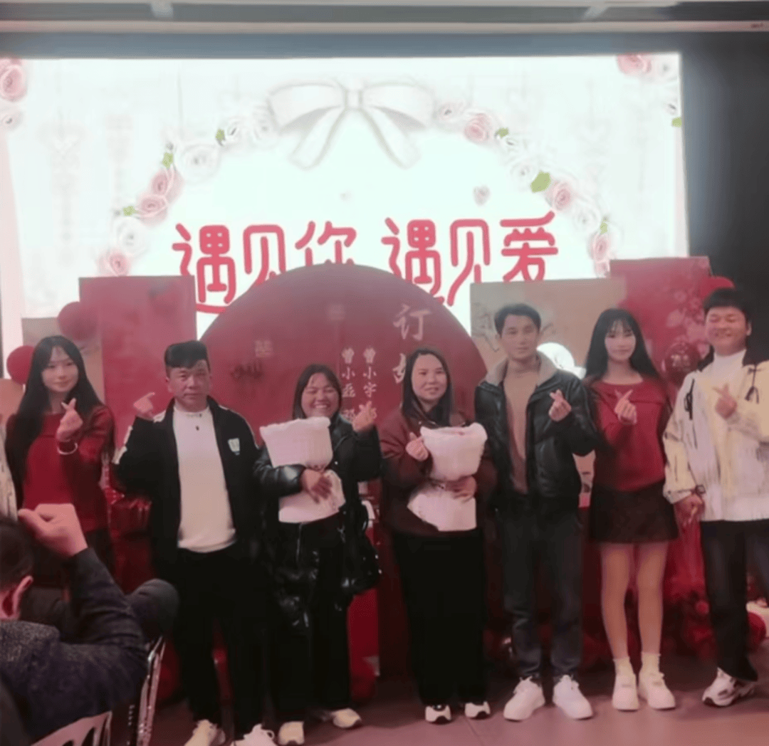 湖南双胞胎姐妹和双胞胎兄弟订婚：女方年仅18岁<strong></p>
<p>上海证券交易所网站</strong>，可办婚宴不能领证
