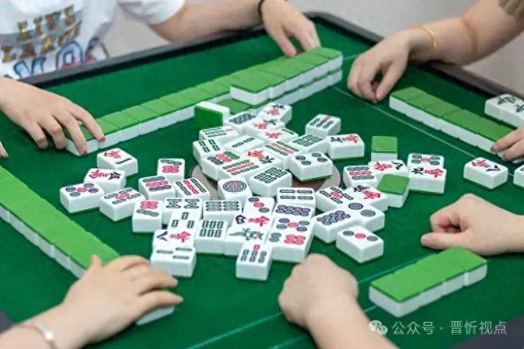 网友实名举报“女公职人员借走6万还赌债”<strong></p>
<p>上海证券交易所网站</strong>，索要时遭其持剪刀自残威胁 官方：已介入调查