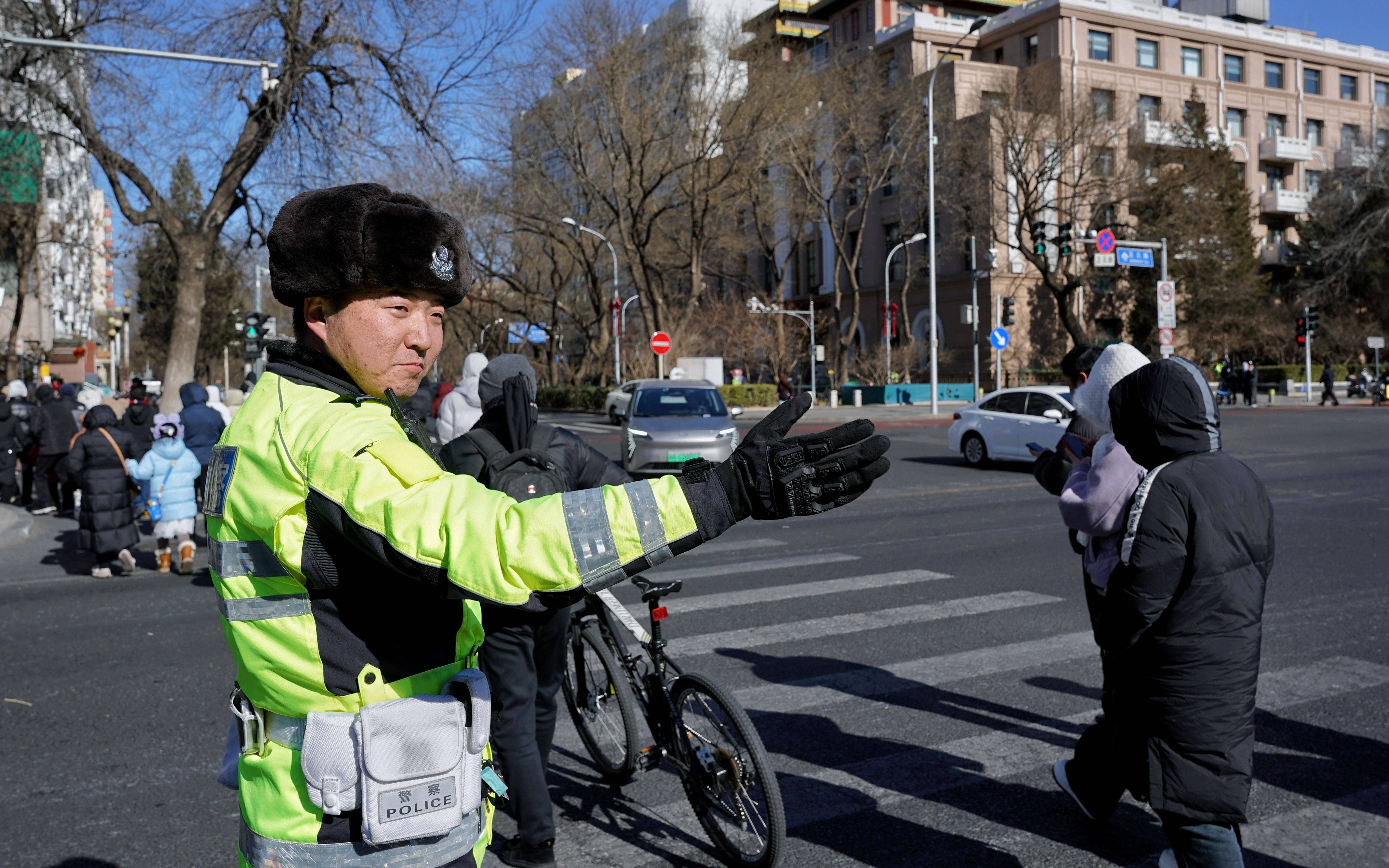 记者探访｜严寒大风中<strong></p>
<p>上海证券交易所网站</strong>，北京交警调整信号灯时长减少行人等待时间
