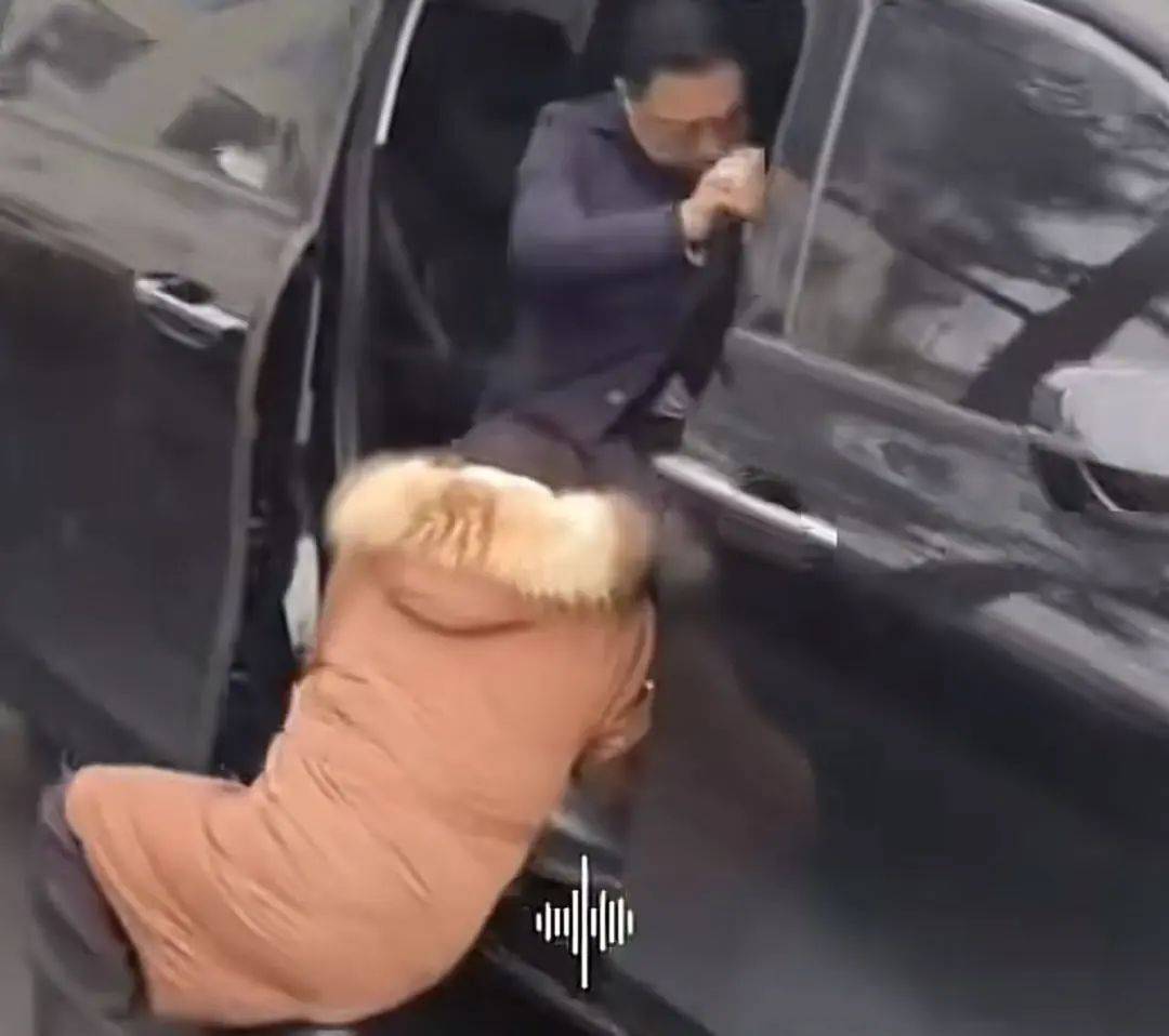 陕西一县委书记春节后上班首日被群众拦车抱腿反映问题<strong></p>
<p>上海证券交易所网站</strong>？当地县委回应