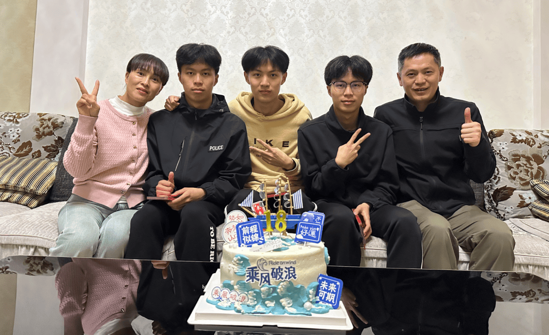 罗钧议、罗钧腾、罗钧龄<strong></p>
<p>DOT交易app</strong>，成功圆梦！