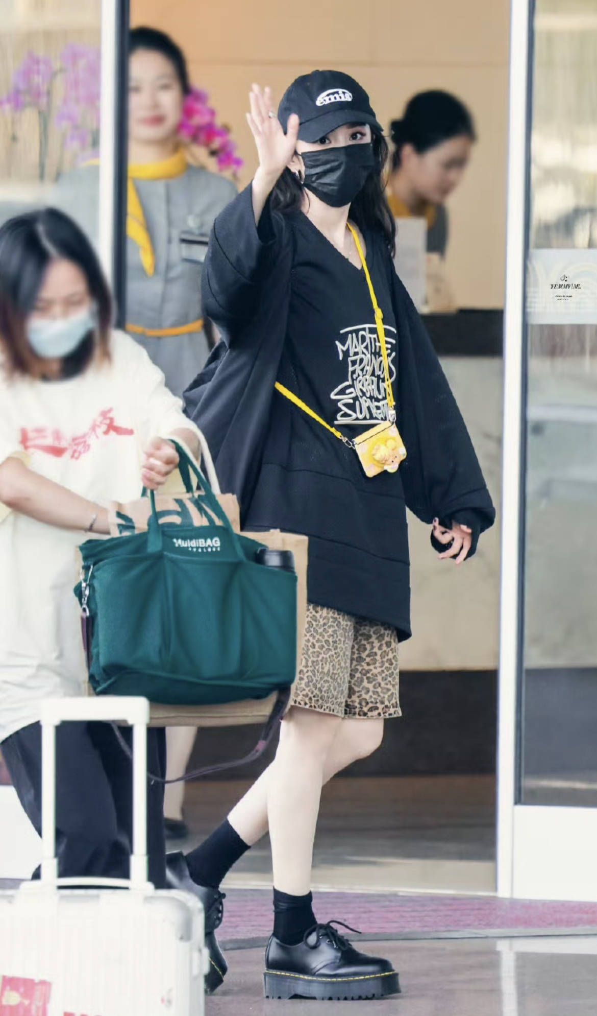 杨幂欧阳娜娜都爱穿的宽腿中裤<strong></p>
<p>波卡币交易app</strong>，今夏火成这样啦？