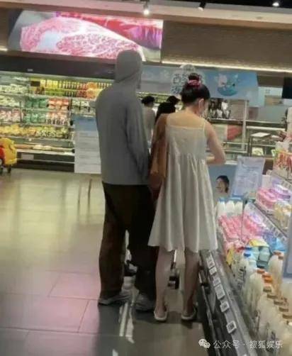 离婚三年又被拍到亲密逛超市<strong></p>
<p>币安币交易app</strong>，他俩这是纯带娃还是真复合了？