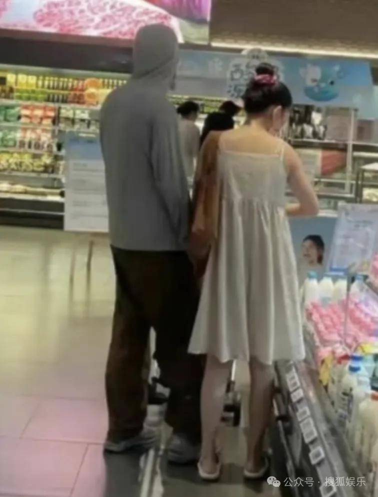 离婚三年又被拍到亲密逛超市<strong></p>
<p>币安币交易app</strong>，他俩这是纯带娃还是真复合了？