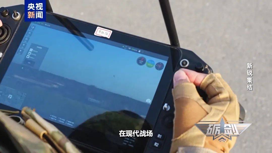 “智能蜂群”出击<strong></p>
<p>币安币交易app</strong>，侦察、突防、点杀！解放军轻小型无人机集群实战演练首秀，视频公开