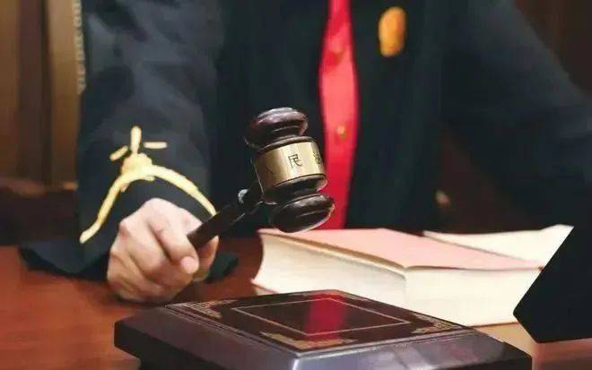 会计主任被调岗干保洁！虽薪资不变<strong></p>
<p>ADA交易app</strong>，但拒服从安排！公司：旷工，辞退！双方闹至法院…