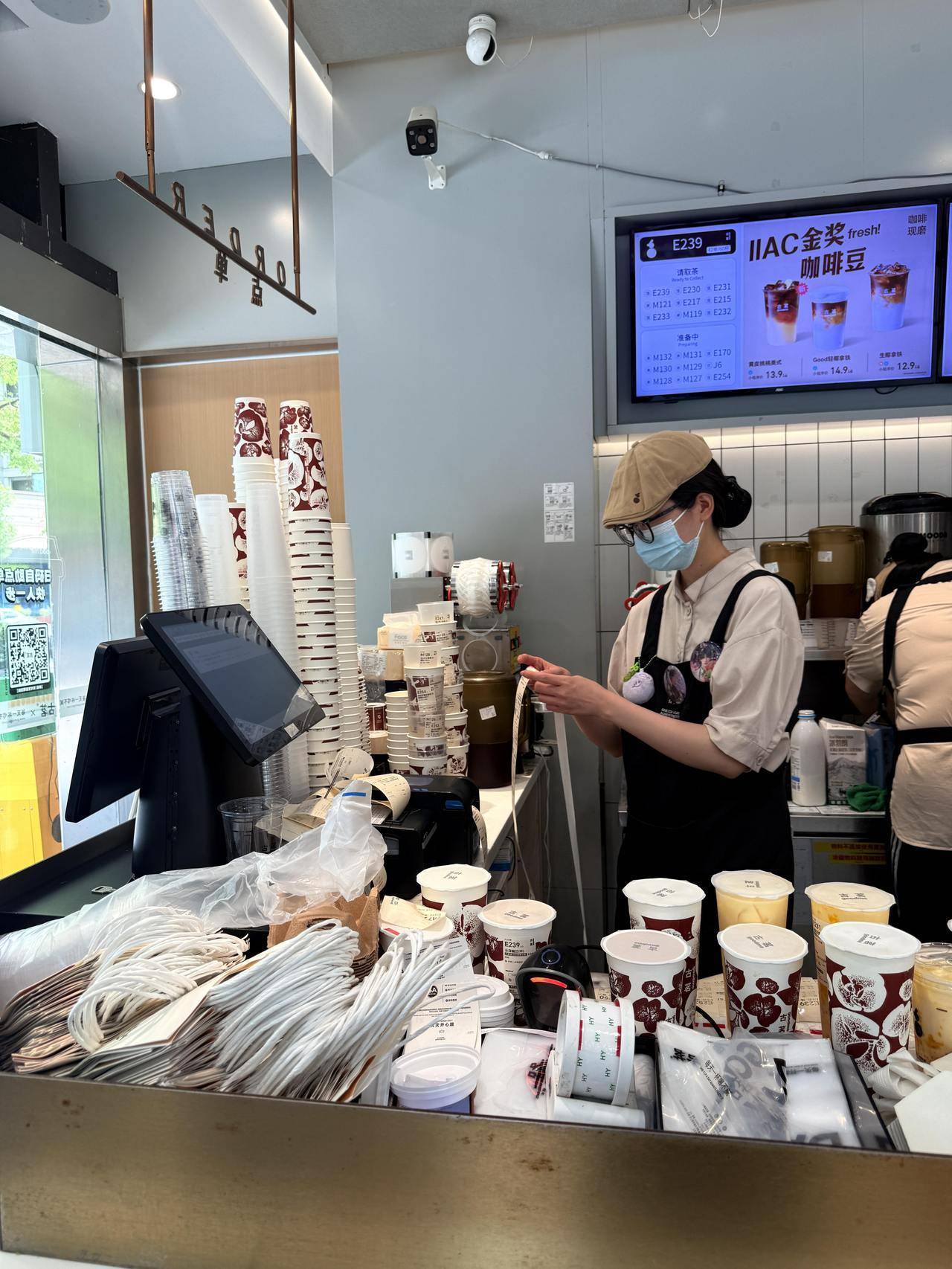 秋天的第一杯奶茶你喝上了吗？记者实探：订单爆满<strong></p>
<p>ADA交易app</strong>，骑手扎堆