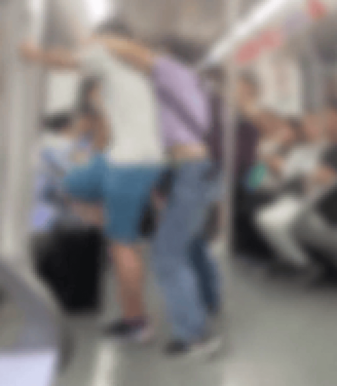 上海一男孩和妈妈坐地铁情绪激动<strong></p>
<p>艾达币交易app</strong>，用力踹门高喊开门：不就几千万吗