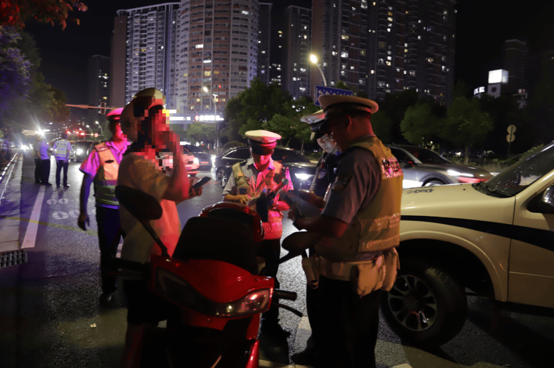 多地严查“人造太阳”<strong></p>
<p>艾达币交易app</strong>！湖南交警提醒
