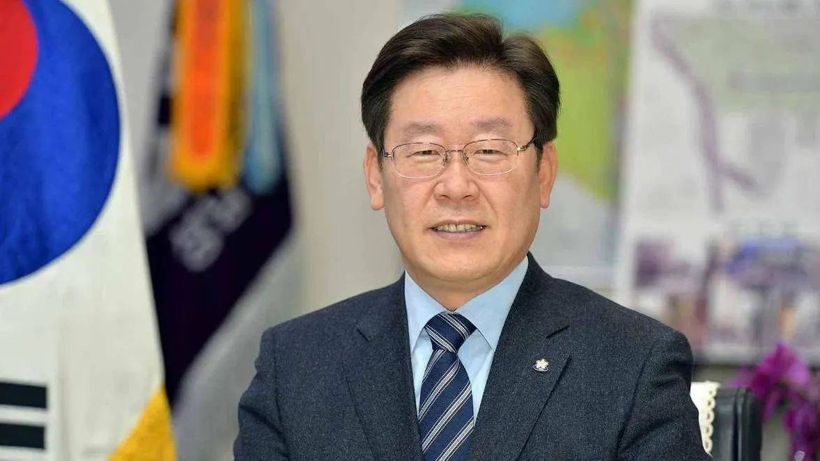 李在明确定不出席中国阅兵了？中方接到一通电话<strong></p>
<p>BCH交易app</strong>，我外长打开天窗说亮话，对外释放信息量大