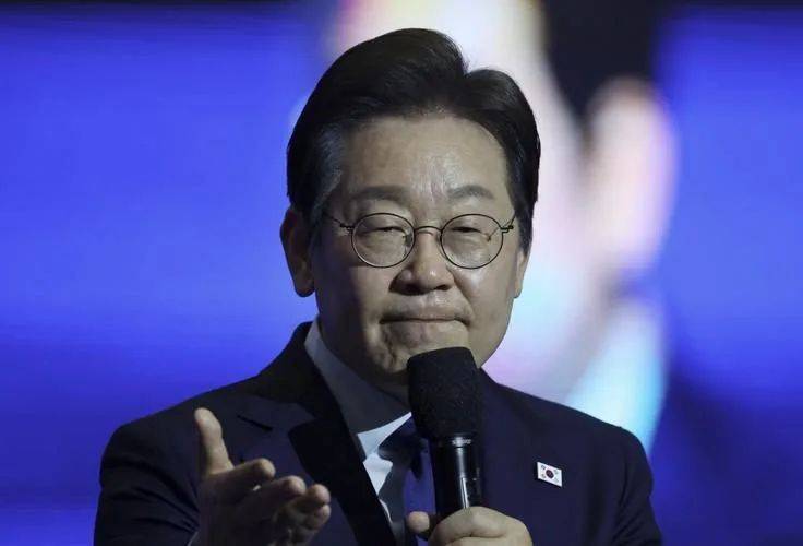 李在明确定不出席中国阅兵了？中方接到一通电话<strong></p>
<p>BCH交易app</strong>，我外长打开天窗说亮话，对外释放信息量大