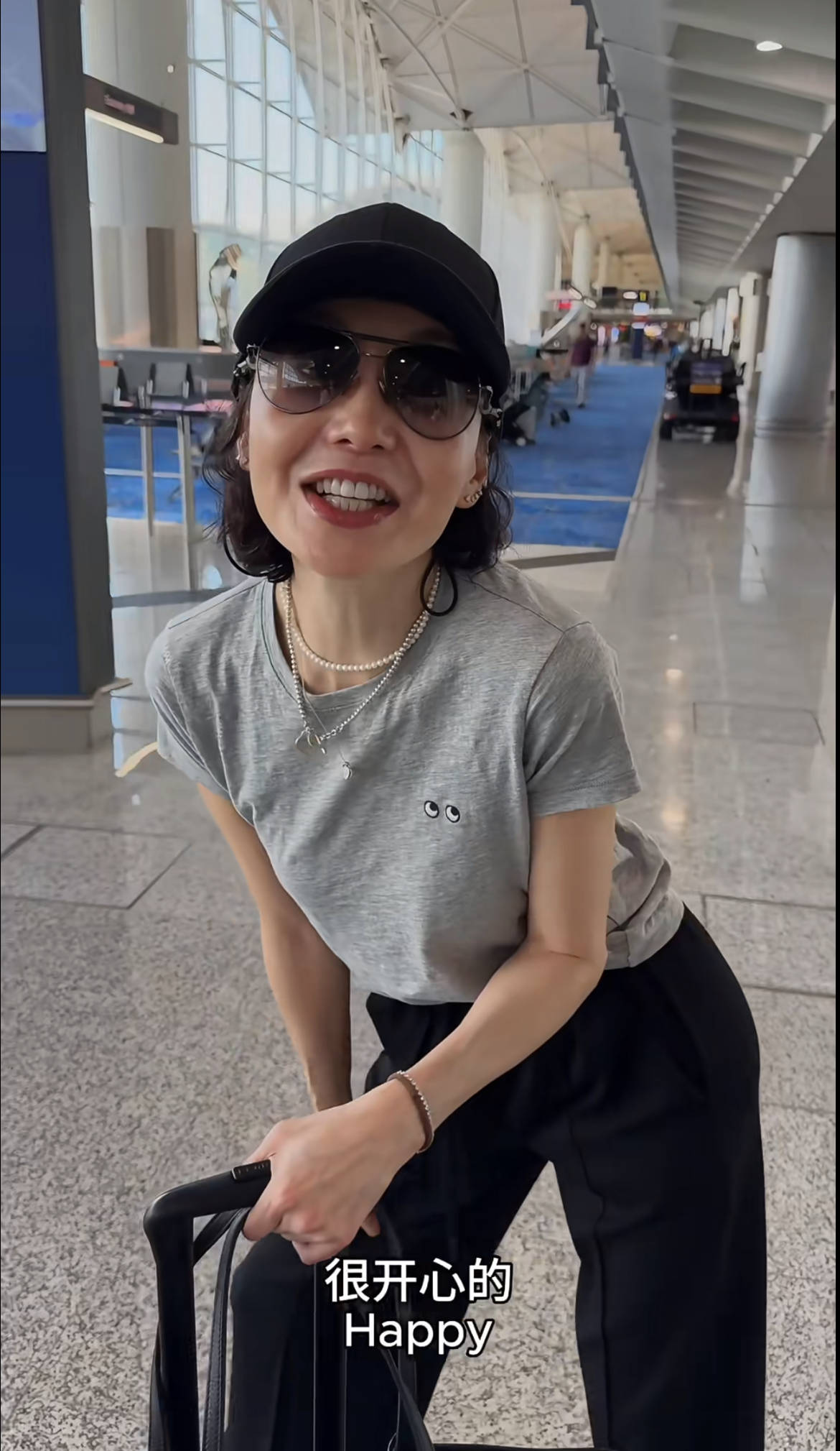 60岁张曼玉突然营业<strong></p>
<p>BCH交易app</strong>，穿79元T恤配10万珠宝，生活如此鲜活松弛！