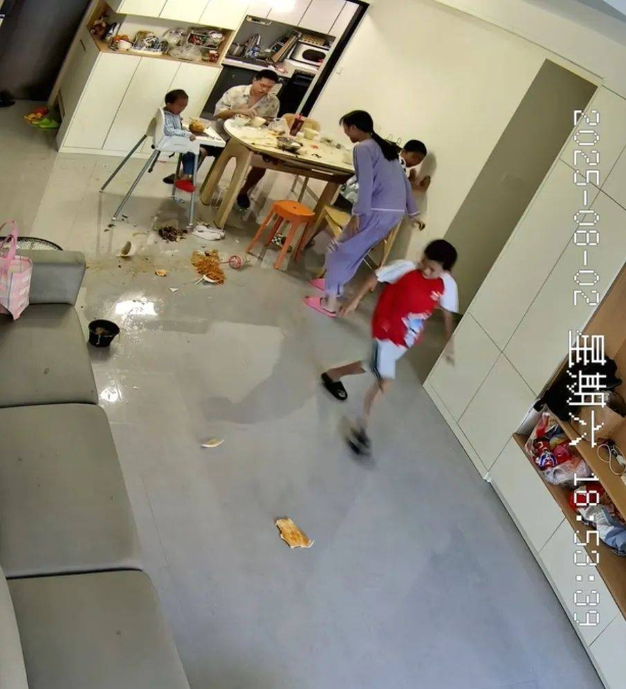 男子没吃到鸡蛋念叨致妻子崩溃摔碗！多地否认事发地<strong></p>
<p>LTC交易app</strong>，网友疑起号