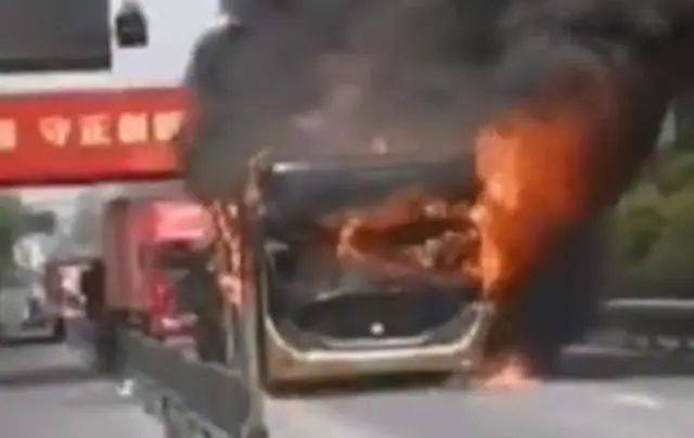 公交起火致6人死亡<strong></p>
<p>LTC交易app</strong>！事故源于一名乘客......