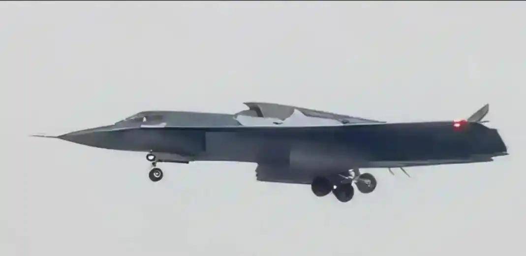 战斗机体型再突破<strong></p>
<p>莱特币交易app</strong>，歼 - 41 庞大身姿极具未来感，堪称 “空中堡垒”