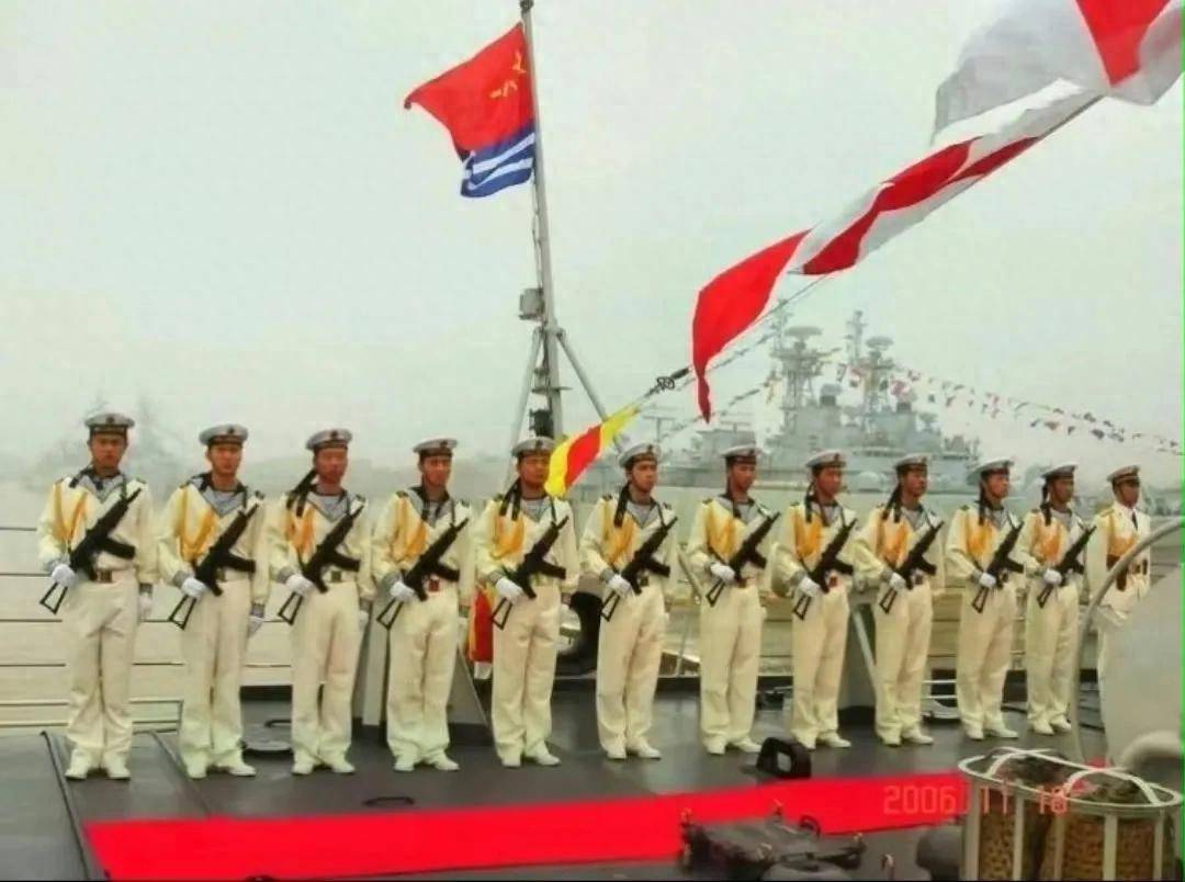 解放军海军装备俄制AKS-74U<strong></p>
<p>比特币交易app</strong>，为啥不用国产步枪？