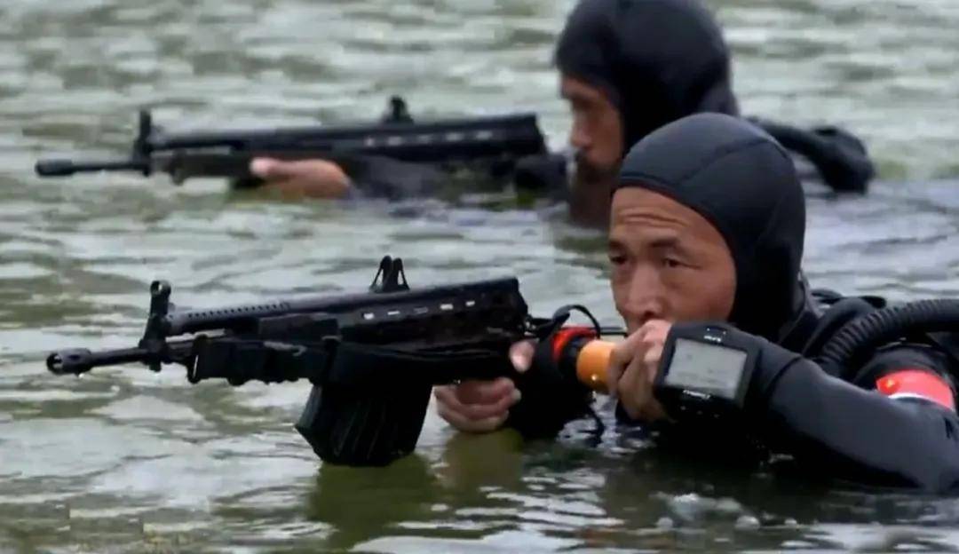 解放军海军装备俄制AKS-74U<strong></p>
<p>比特币交易app</strong>，为啥不用国产步枪？