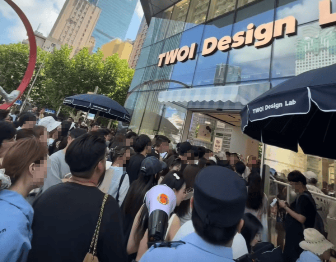 开业第一天就闭店！人多到崩溃<strong></p>
<p>比特币交易app</strong>，排队超8小时，品牌道歉，补偿方案公布！