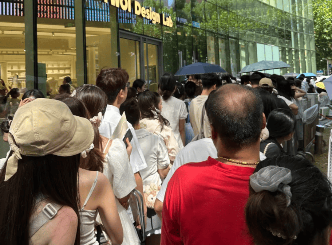开业第一天就闭店！人多到崩溃<strong></p>
<p>比特币交易app</strong>，排队超8小时，品牌道歉，补偿方案公布！