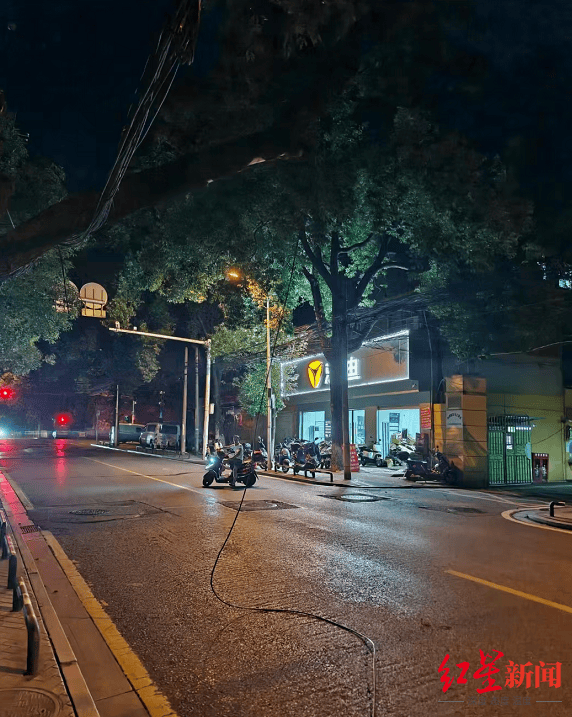 男主播骑车载女友回家被路边掉落网线勒伤脖子<strong></p>
<p>IPFS交易app</strong>，索赔3万陷僵局 律师解读该谁赔