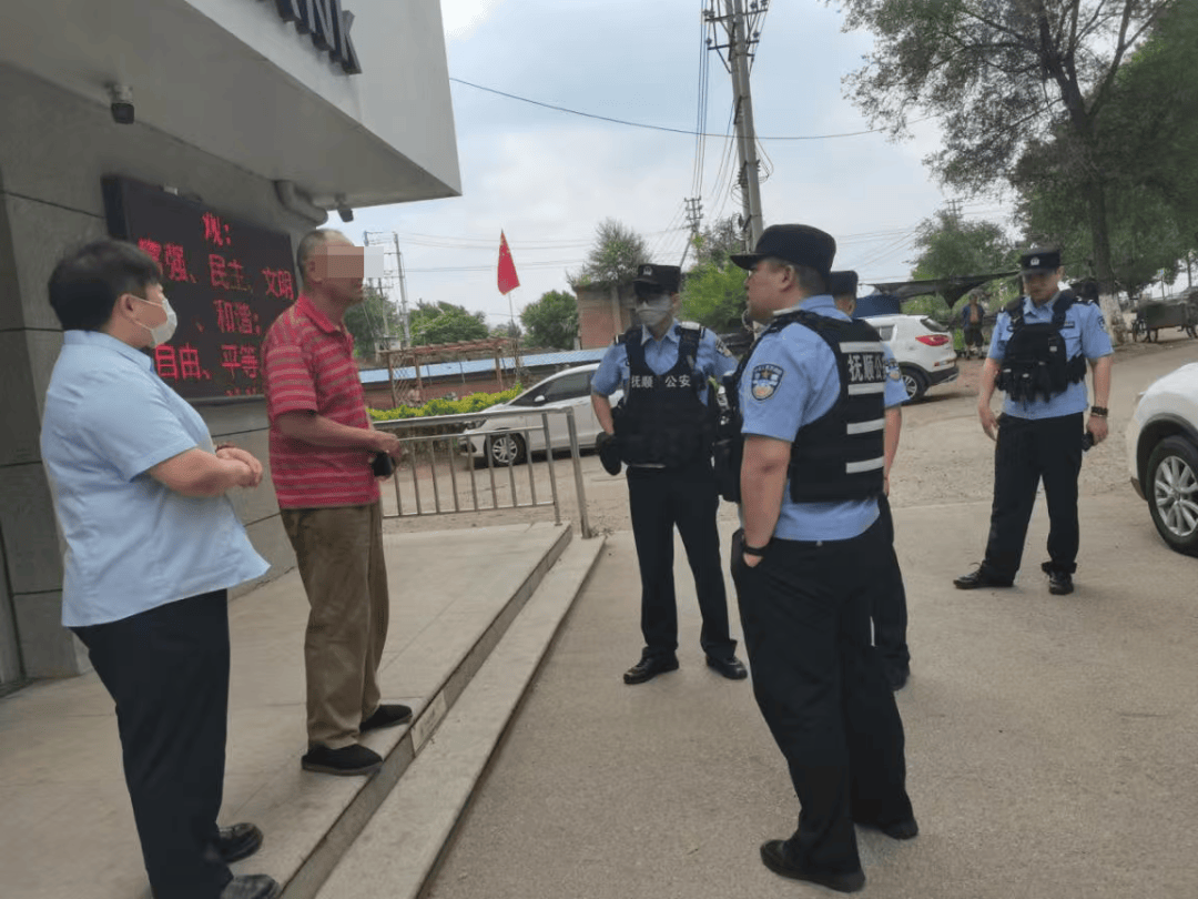 男子携7张定期存单要提前取款<strong></p>
<p>币安交易平台</strong>，银行柜员发现疑点……