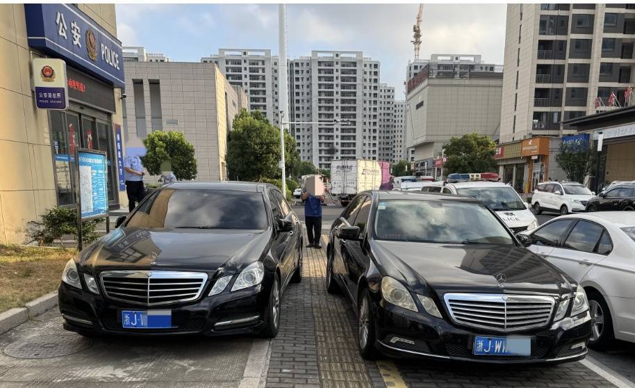 浙江街头惊现两辆“一模一样”的车！民警一查<strong></p>
<p>比特币交易平台</strong>，不简单，当场扣车