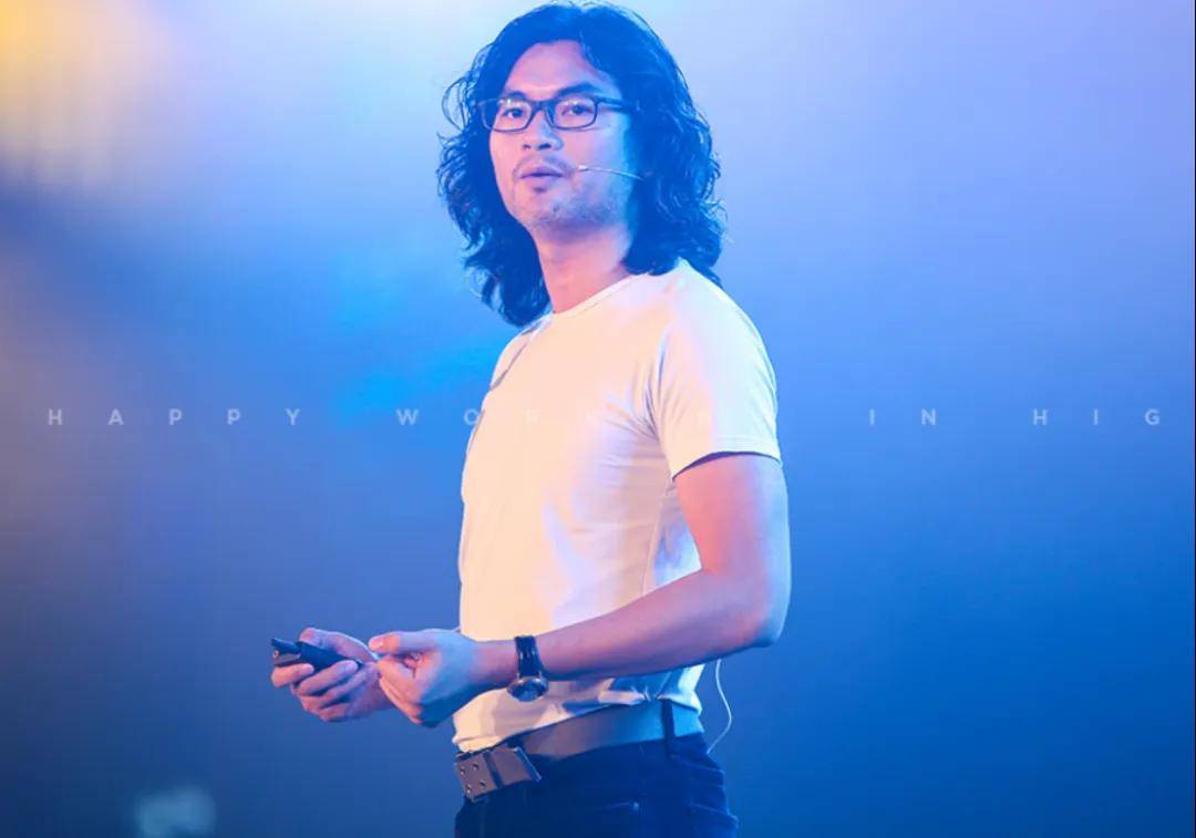 一年净赚5亿！佛山兄妹干出行业第一股<strong></p>
<p>比特币交易平台</strong>，市值超300亿