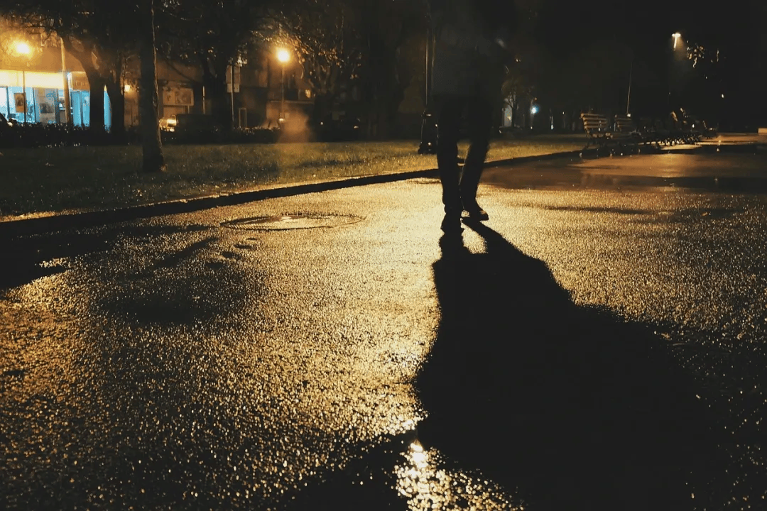 “躺赚百万”的诱惑<strong></p>
<p>币安币交易平台</strong>，“职业背债人”如何成为金融黑灰产的一环？