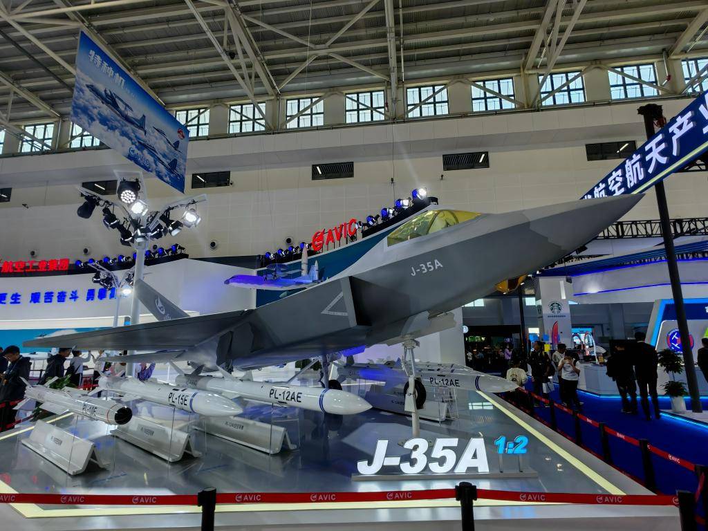 FC-31首飞试飞员：看到歼-35A入列非常高兴<strong></p>
<p>币安币交易平台</strong>，期待未来在FC-31基础上展开更多研发