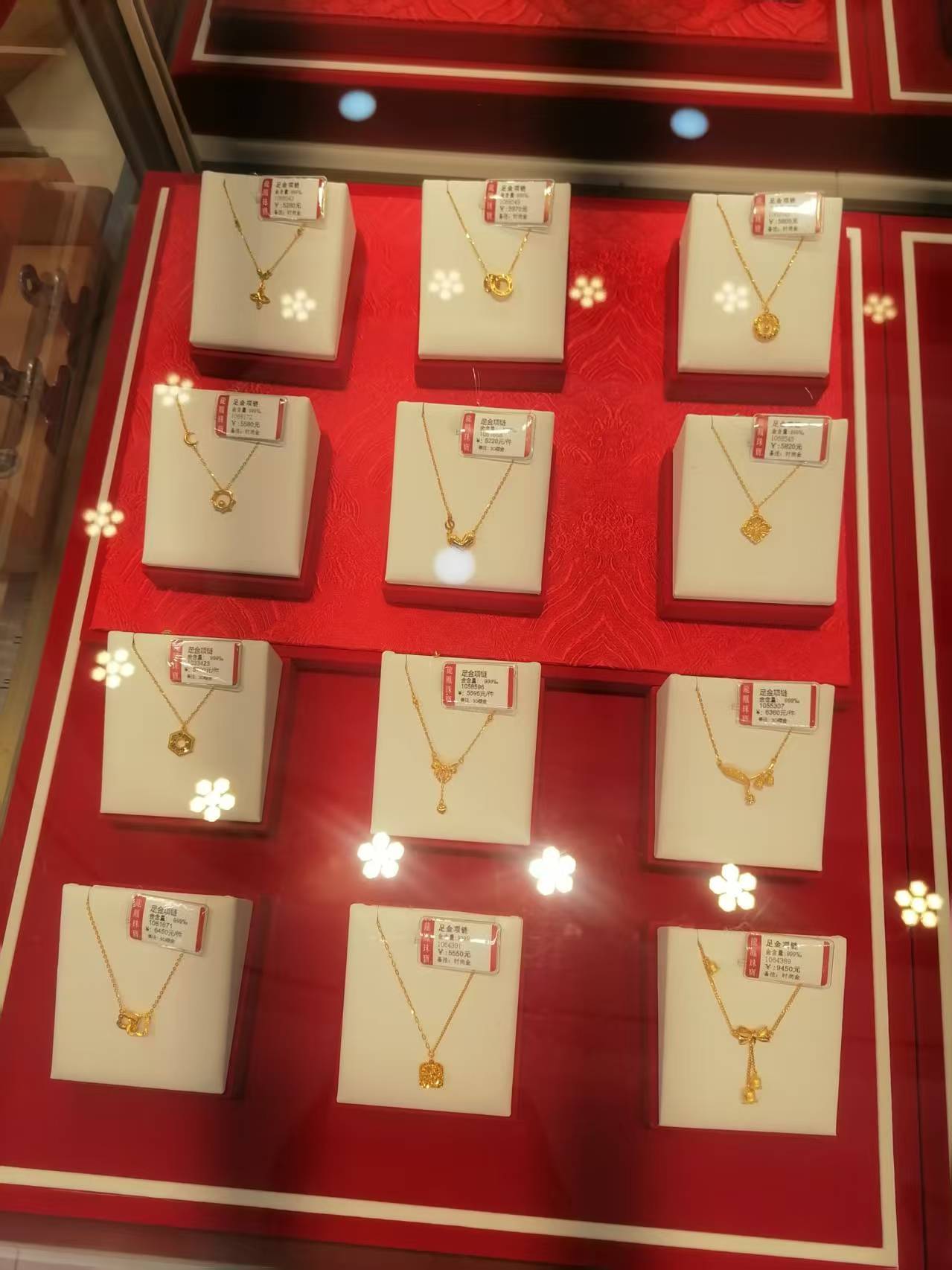 多家主流珠宝品牌“一口价”黄金饰品将启动涨价<strong></p>
<p>BCH交易平台</strong>，周大福店员：十一之后，涨幅在20%-30%