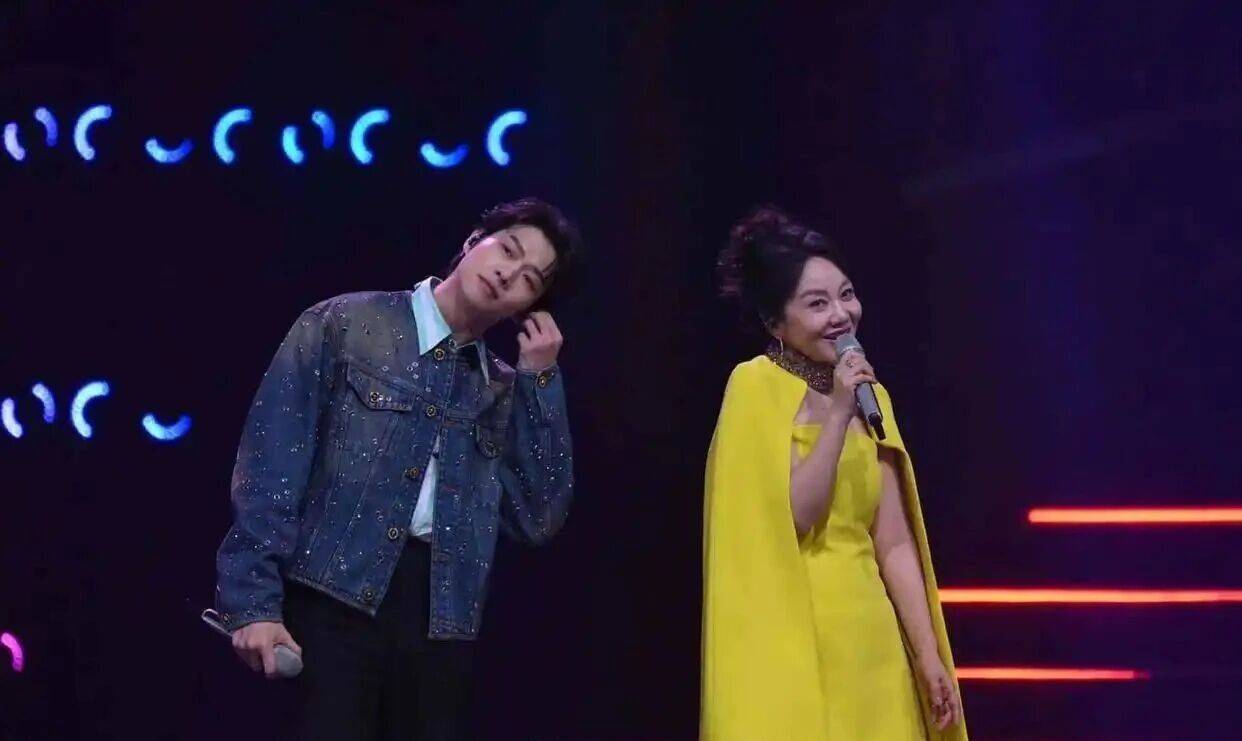 闫妮微醺式演唱再上热搜！35岁爆红后速成大满贯视后<strong></p>
<p>比特现金交易平台</strong>，她是松弛美学的代言人