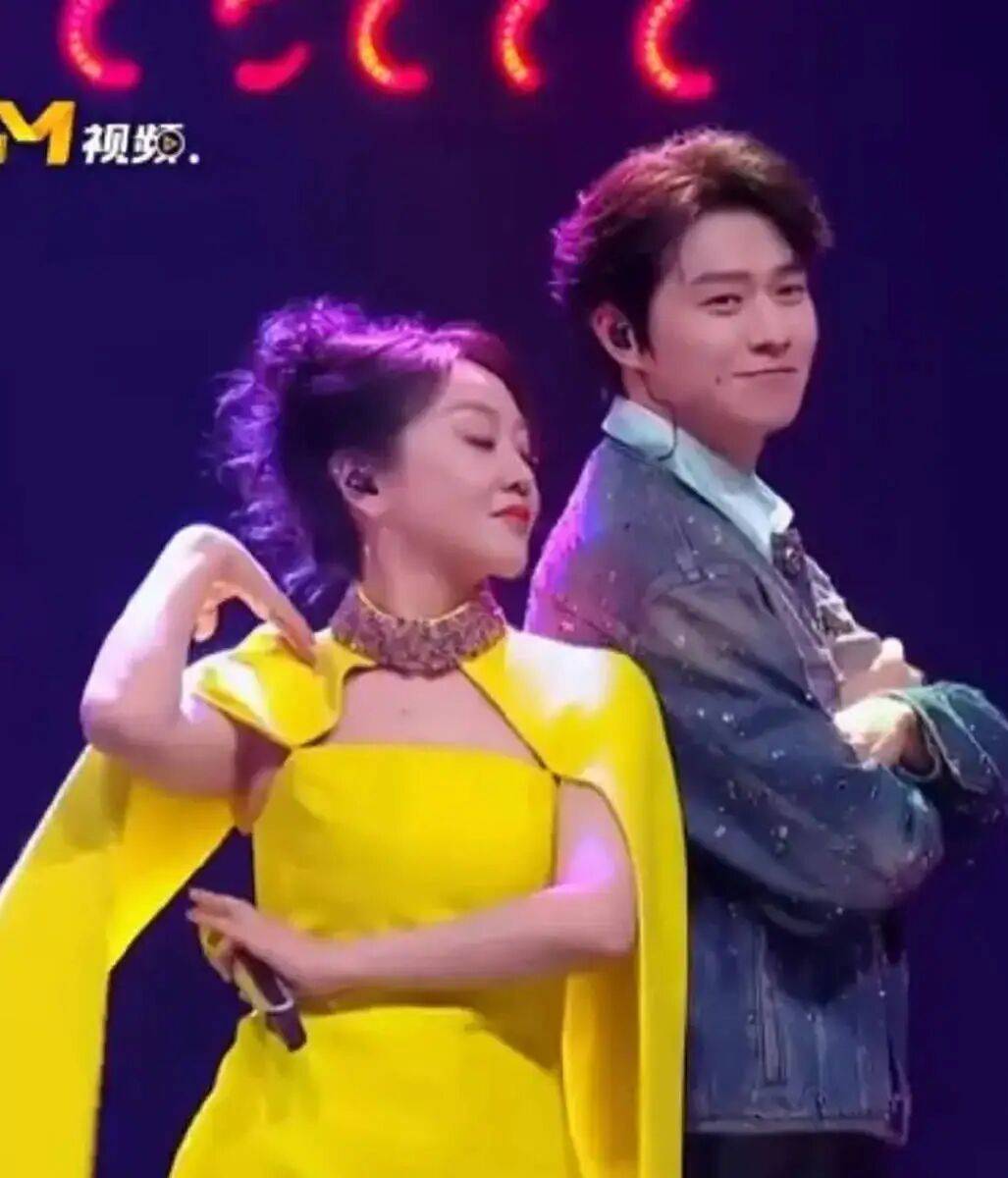 闫妮微醺式演唱再上热搜！35岁爆红后速成大满贯视后<strong></p>
<p>比特现金交易平台</strong>，她是松弛美学的代言人