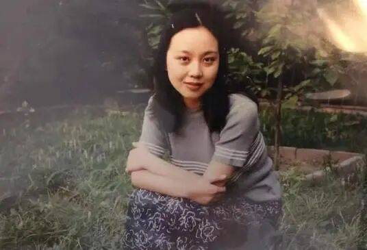 闫妮微醺式演唱再上热搜！35岁爆红后速成大满贯视后<strong></p>
<p>比特现金交易平台</strong>，她是松弛美学的代言人