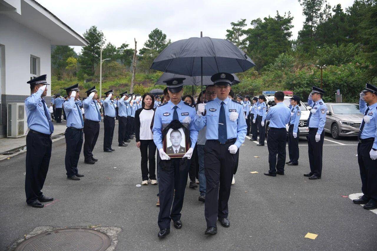 痛惜<strong></p>
<p>莱特币交易平台</strong>，年仅31岁！贵州独山一派出所副所长执行任务期间不幸受伤，抢救无效因公牺牲